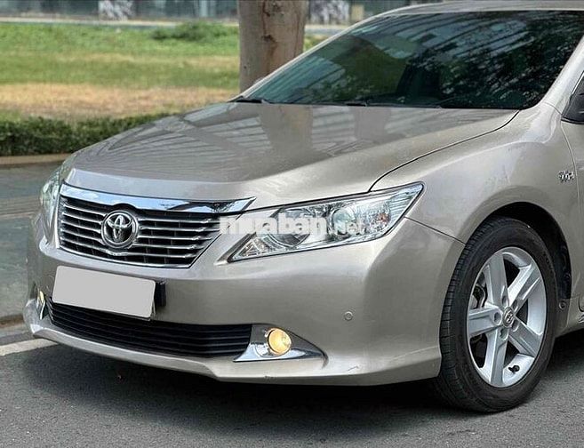 Toyota Camry 2.5Q 2014 màu vàng cát
