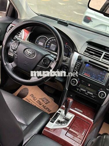 Toyota Camry 2.5Q 2014 màu vàng cát
