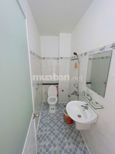 Cho thuê nhà mới đẹp 4 x16 đúc 3 lầu hẻm xe hơi 1/ phạm văn chiêu p16 