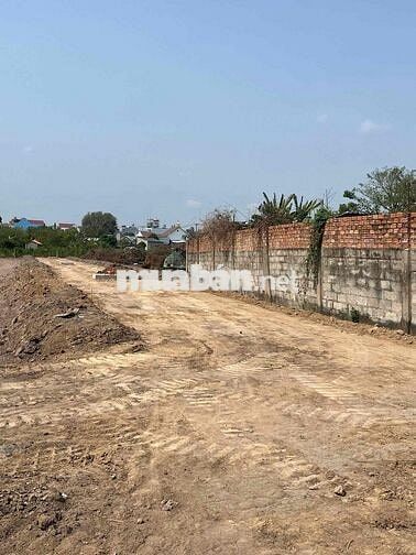 BÁN GẤP LÔ ĐẤT 104m2 CÁCH CHỢ THẠNH PHÚ 500M