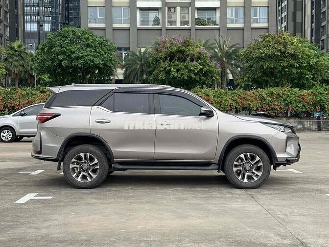 Toyota Fortuner 2022 2.4AT Legender 27.000km