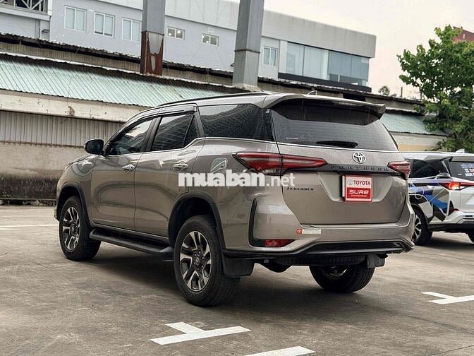 Toyota Fortuner 2022 2.4AT Legender 27.000km