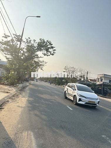 Cho thuê nhà 2 tầng, Mặt Tiền Nguyễn Tất Thành, Hội An, Đà Nẵng.