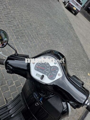 Vespa GTS 125ie 2011 nhập biển 05050