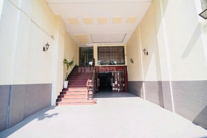 Bán khách sạn 7 tầng mặt tiền 266 Nguyễn Xí Bình Thạnh HĐT160 tháng