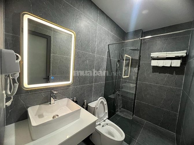 Bán khách sạn 7 tầng mặt tiền 266 Nguyễn Xí Bình Thạnh HĐT160 tháng