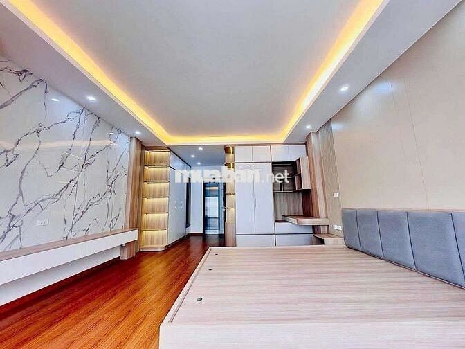 BÁN NHÀ HOÀNG QUỐC VIỆT - 47m2 5 TẦNG THANG MÁY - OTO ĐỖ CỬA 