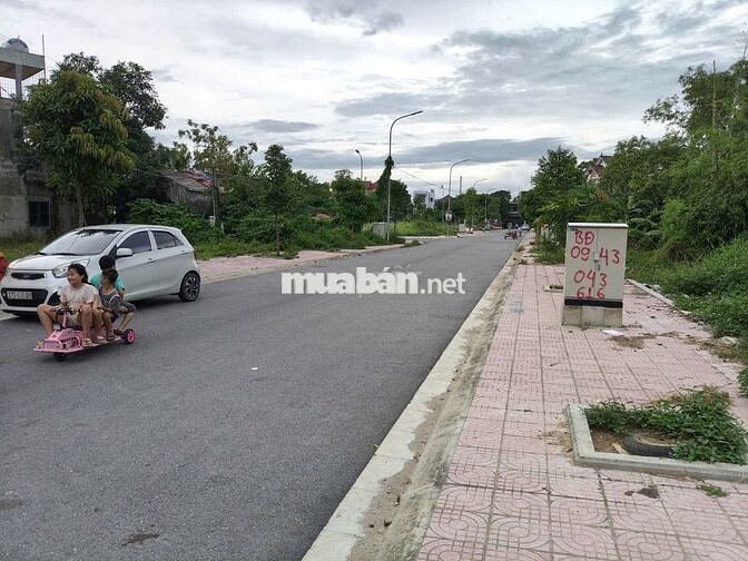 BÁN LÔ ĐẤT HIẾM GẦN NGAY CÔNG VIÊN NƯỚC ĐÔNG HƯƠNG - MB2672