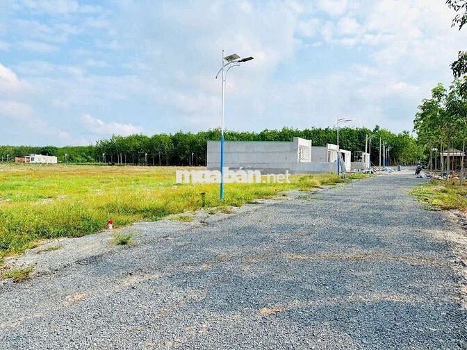 tôi bán đất gần kCN thích hợp sây trọ,đầu tư,buôn bán 