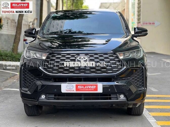 Innova Cross Bản V 2024 35.000 km Tiết kiệm 100tr