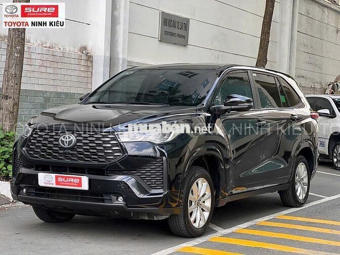 Innova Cross Bản V 2024 35.000 km Tiết kiệm 100tr