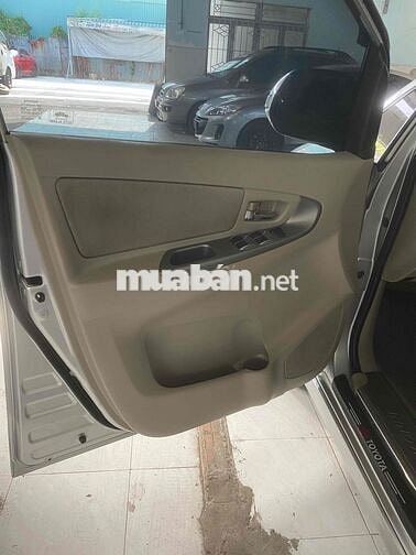 Toyota Innova 2.0G 2012 Bạc