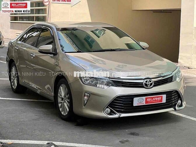 Toyota Camry 2017 Vàng Cát 130.000 km