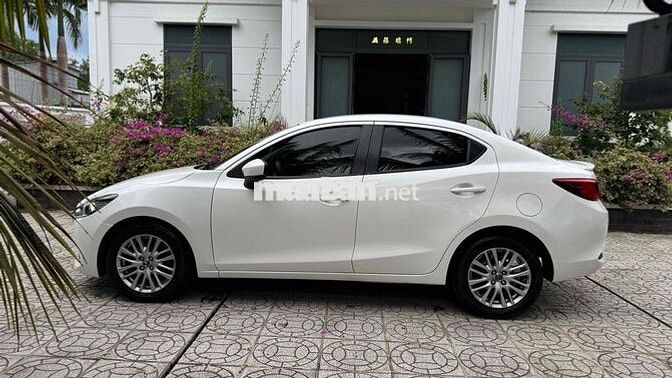Mazda 2 Luxury 2022 Sedan Trắng 99.000km