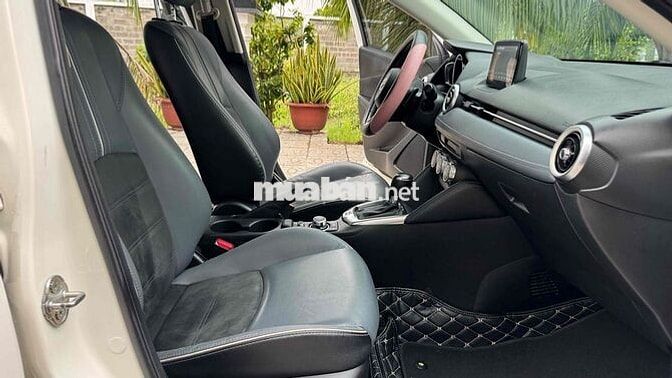 Mazda 2 Luxury 2022 Sedan Trắng 99.000km