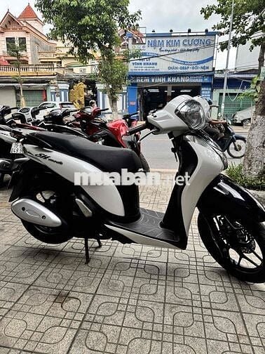 Honda SH Mode Trắng đen