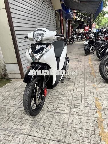Honda SH Mode Trắng đen
