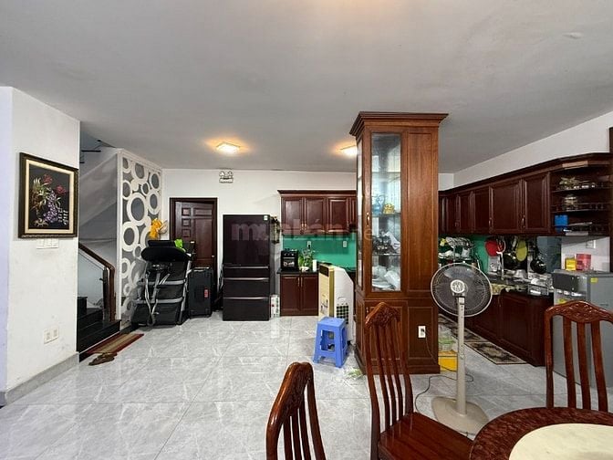 nhà 8x18m trệt + lửng + 1 Lầu đường 39 Phường Tân Quy Q7. giá 29 tỷ