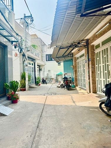 Nhà mới 100% dt70m2 2 lầu 4pn full nội thất HXH Hương Lộ 3 Q. Bình Tân