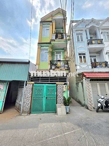 nhà 2 lầu, có sổ hồng mặt tiền đường 8 m