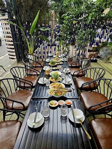 Cho thuê nhà mặt phố Nguyễn Đình Thi, Quận Tây Hồ, 300m2, mặt tiền 20m