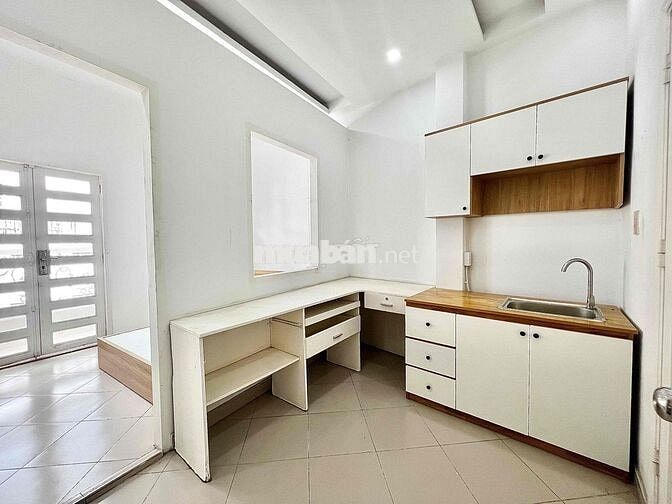 Cho thuê 2PN nhà mặt tiền, có thang máy, full nội thất