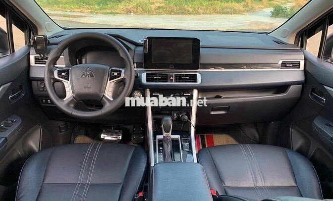 Mitsubishi Xpander Cross Trắng