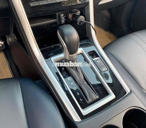 Mitsubishi Xpander Cross Trắng