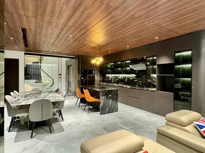 Nhà mặt ngõ Ngọc Lâm 72m² – 7 tầng, có thang máy, phù hợp kinh doanh