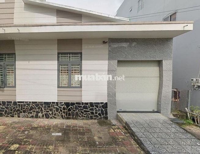 Mua đất tặng nhà 1 trệt 2 lầu kiên cố ở ngay được