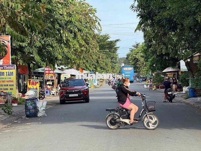 Kẹt Tiền Cần Bán Gấp Lô Đất 200m2- 650 Triệu gần chợ đêm Bàu Bàng