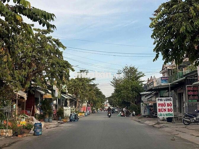 Kẹt Tiền Cần Bán Gấp Lô Đất 200m2- 650 Triệu gần chợ đêm Bàu Bàng