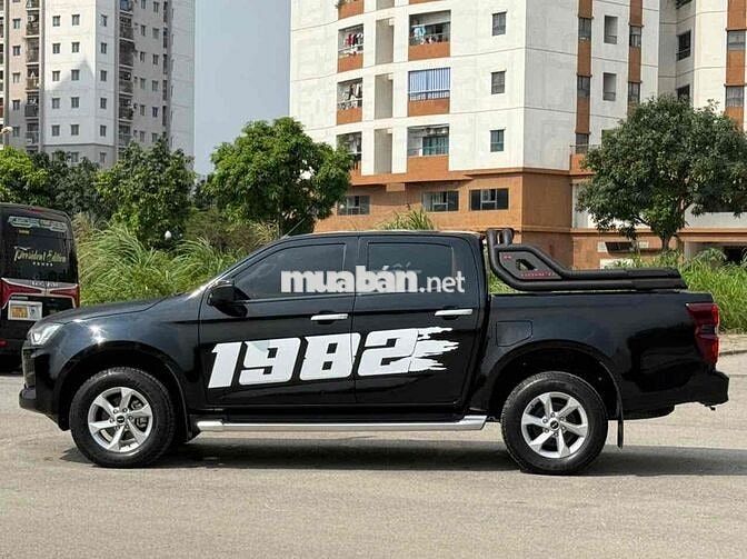Isuzu D-Max màu Đen 2023 AT 1 cầu