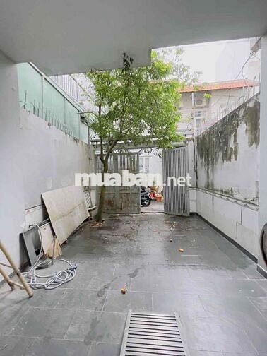 NGÔI NHÀ MANG CẢM GIÁC BÌNH YÊN GIỮA SỰ XÔ BỒ CỦA THỦ ĐỨC