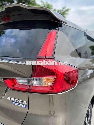 Suzuki Ertiga Hybrid 2022 lăn bánh 28.000km
