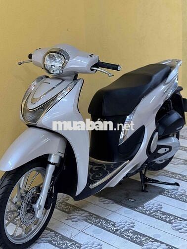 Honda SH Mode màu Kem