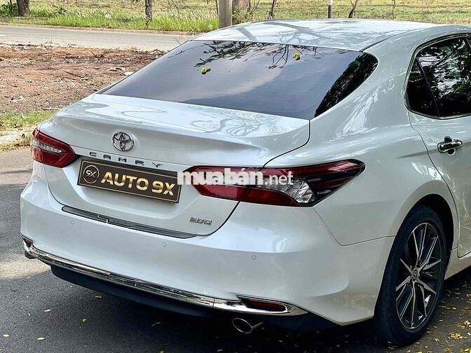 Toyota Camry 2.0Q Trắng 2023