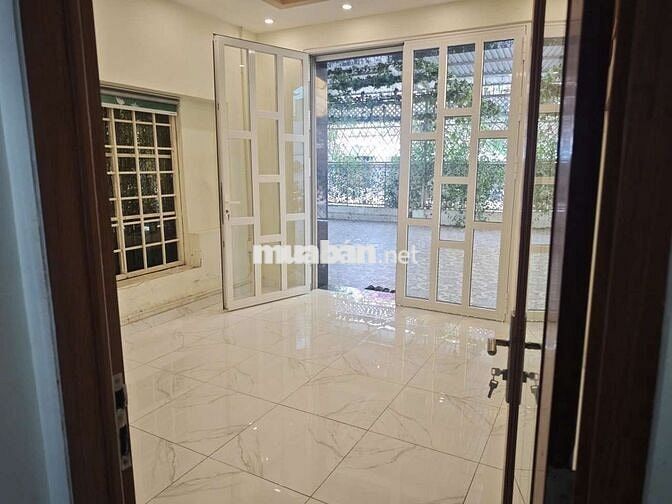 Nhà cấp 4 diện tích đất hơn 420m², nở hậu, gần cầu Phước Lộc, Nhà Bè