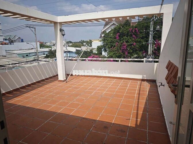 Nhà cấp 4 diện tích đất hơn 420m², nở hậu, gần cầu Phước Lộc, Nhà Bè