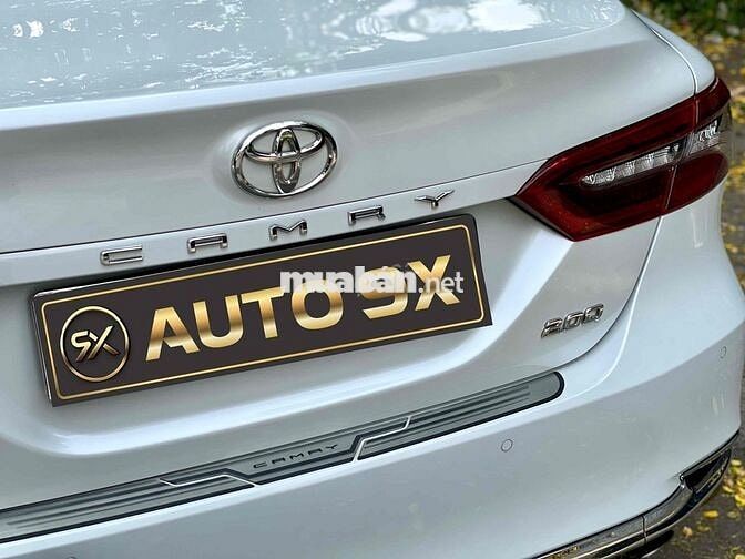 Toyota Camry 2.0Q Trắng 2023