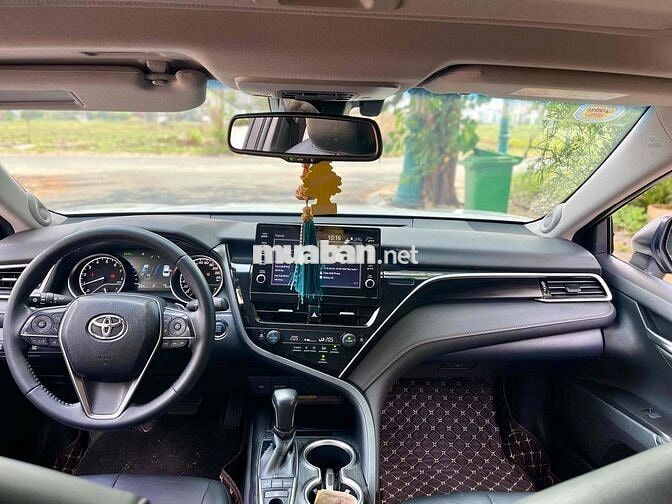 Toyota Camry 2.0Q Trắng 2023
