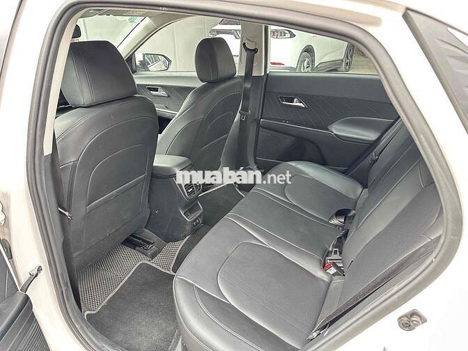 Hyundai Accent màu trắng 2024 1.5 AT bản cao cấp