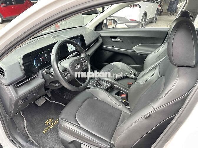 Hyundai Accent màu trắng 2024 1.5 AT bản cao cấp