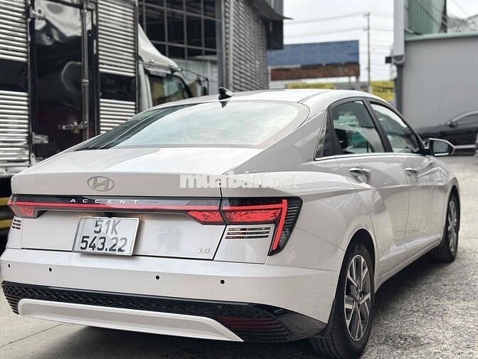 Hyundai Accent màu trắng 2024 1.5 AT bản cao cấp