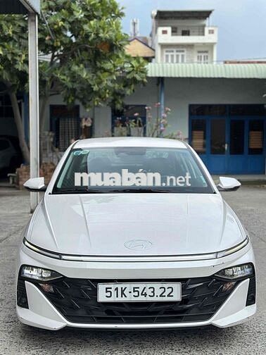 Hyundai Accent màu trắng 2024 1.5 AT bản cao cấp