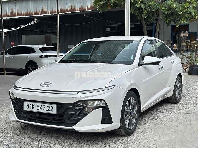 Hyundai Accent màu trắng 2024 1.5 AT bản cao cấp