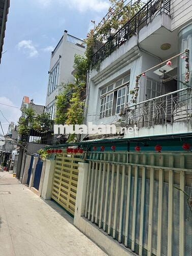 Nhà phố trệt 2 lầu. Có 5PN 5WC. Tại Lê Văn Lương, ngay UB Xã