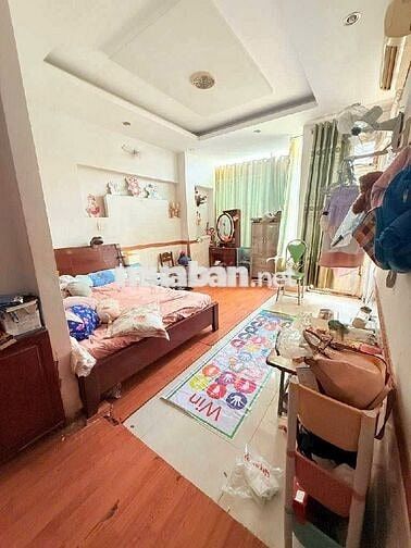Nhà phố trệt 2 lầu. Có 5PN 5WC. Tại Lê Văn Lương, ngay UB Xã