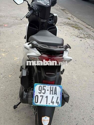 Honda Vision Trắng đen