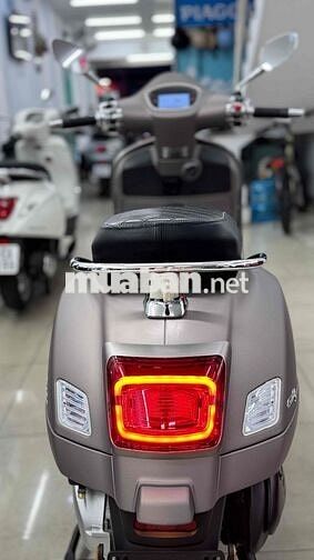 Piaggio Vespa GTS Super Sport 300 1300km Xám